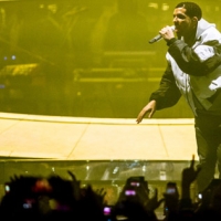 Drake estrena su nuevo single, "Call On Me", durante un show en Birmingham