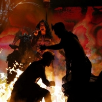 Kary Perry y Juicy J interpretan "Dark Horse" en uno de los escenarios más impactantes de los Grammy 2014