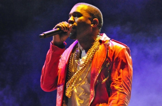 Kanye West proyectará este domingo videoclips en la Plaça dels Àngels y Correos de Barcelona