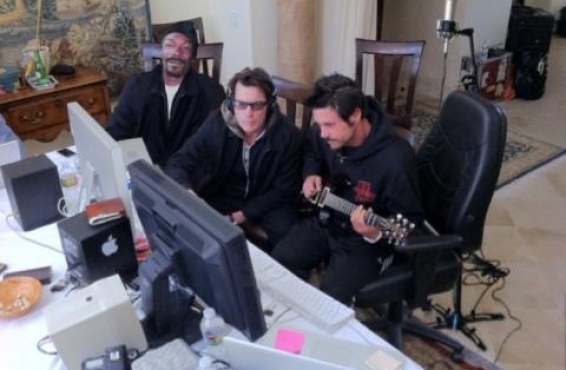 Snoop Dogg colabora con Charlie Sheen para su tour