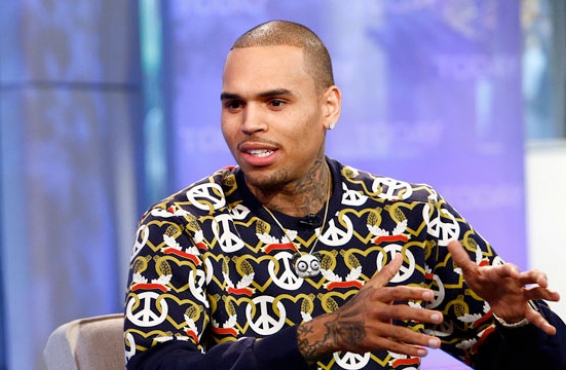 Chris Brown sufre una serie convulsiones y se niega a ser intervenido