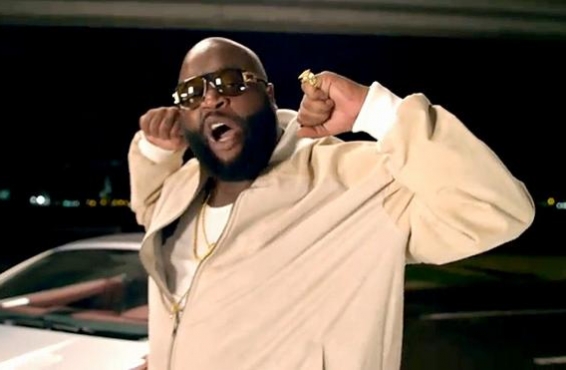 Rick Ross se tatúa el símbolo de Cazal en la cara