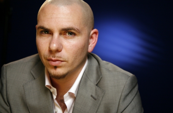 Pitbull responde a la demanda Lindsay Lohan
