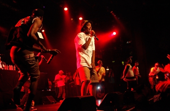 Odd Future dan una paliza a un fan en el escenario