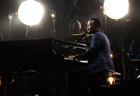 John Legend interpreta "All Of Me" y su nuevo single "You & I" en los Billboard Music Awards 2014