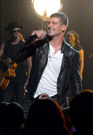 Robin Thicke debuta con su nuevo single, "Get Her Back", en los Billboard Music Awards 2014