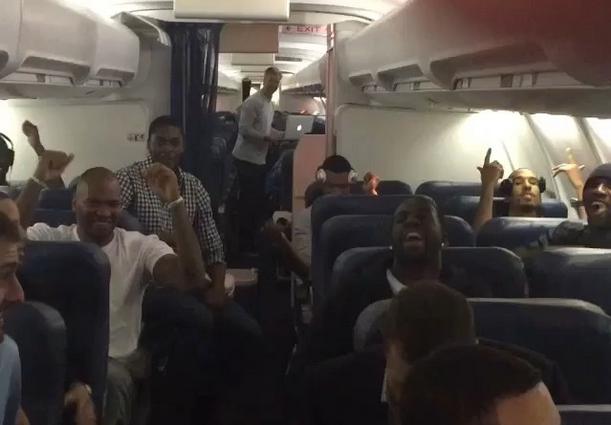 Los Golden State Warriors también están "in love with the CoCo" cantando el single de O.T. Genasis