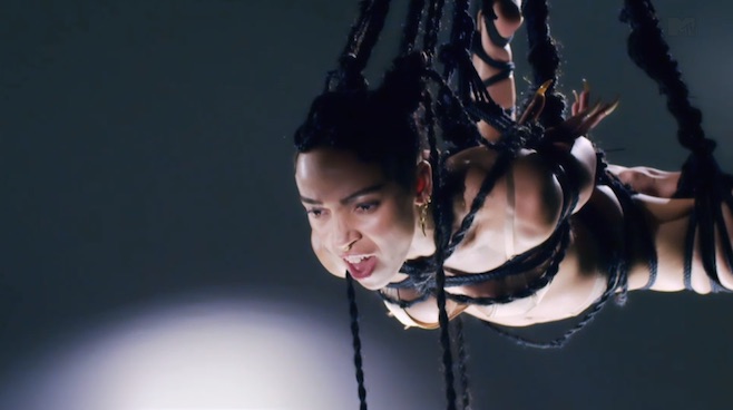 FKA Twigs - Pendulum