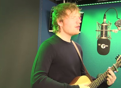 Ed Sheeran hace que 'CoCo' parezca un tema romántico con su versión acústica