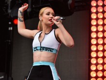 Iggy Azalea comienza un nuevo enfrentamiento con una cadena de pizzerías