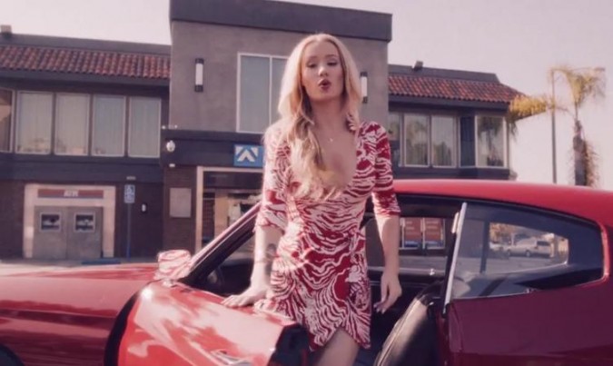 Iggy Azalea - Trouble (feat. Jennifer Hudson)