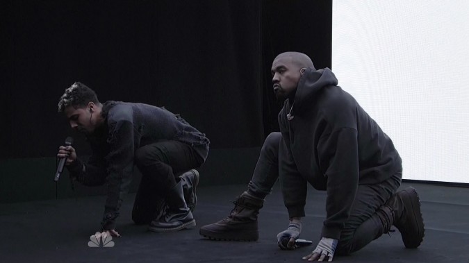 Kanye West interpreta 'Jesus Walks', 'Only One' y 'Wolves' en SNL