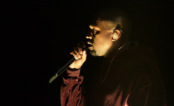 Kanye West interpreta 'Only One' en los Grammy 2015