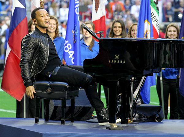 John Legend interpretó 'America The Beautiful' en la final de la Super Bowl XLIX