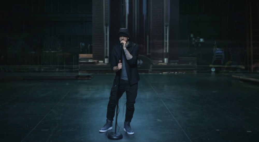 Eminem rememora sus inicios con el clip de 'Walk On Water'