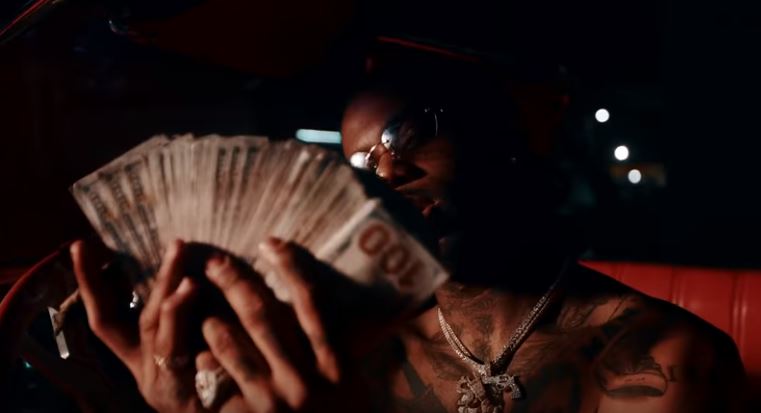 Billetes, Hoodrich Pablo Juan y Blocboy JB en el visual de 'Tik Tok'