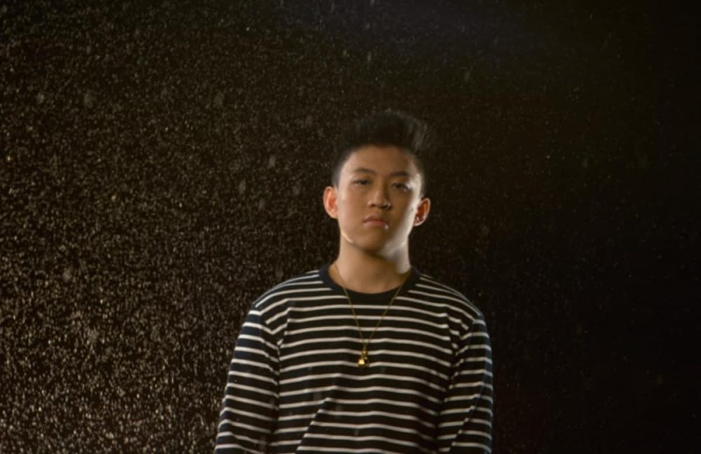 Rich Brian vuelve para traernos el videoclip de 'History'