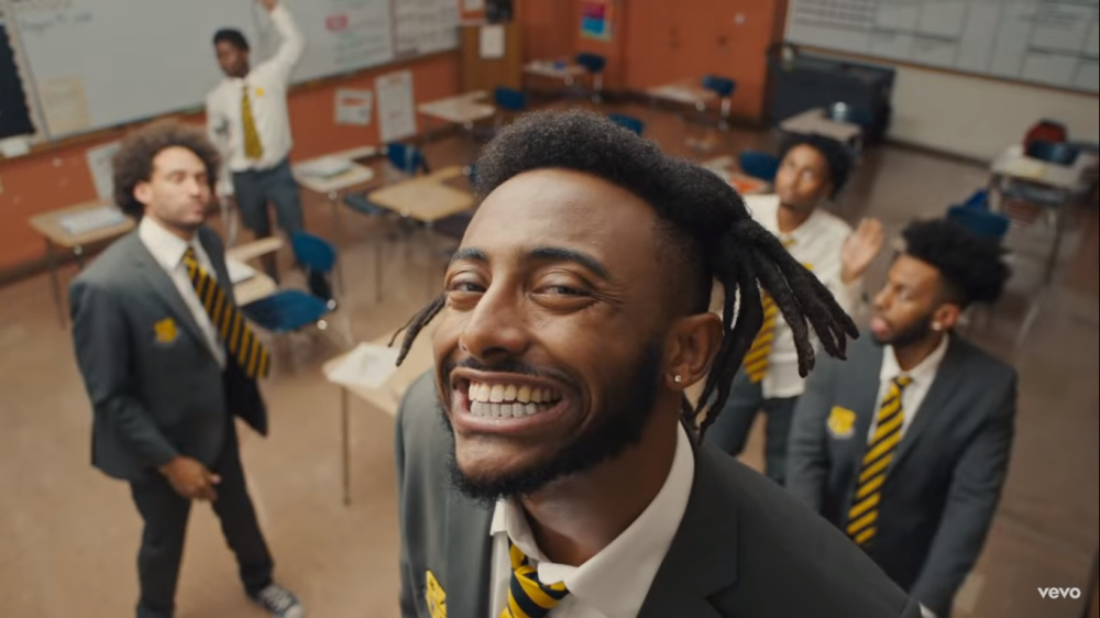 Aminé nos devuelve a la época del instituto en 'BLACKJACK'