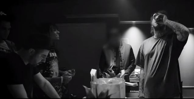 Post Malone y Swae Lee se lo pasan de lujo en el vídeo de 'Sunflower'