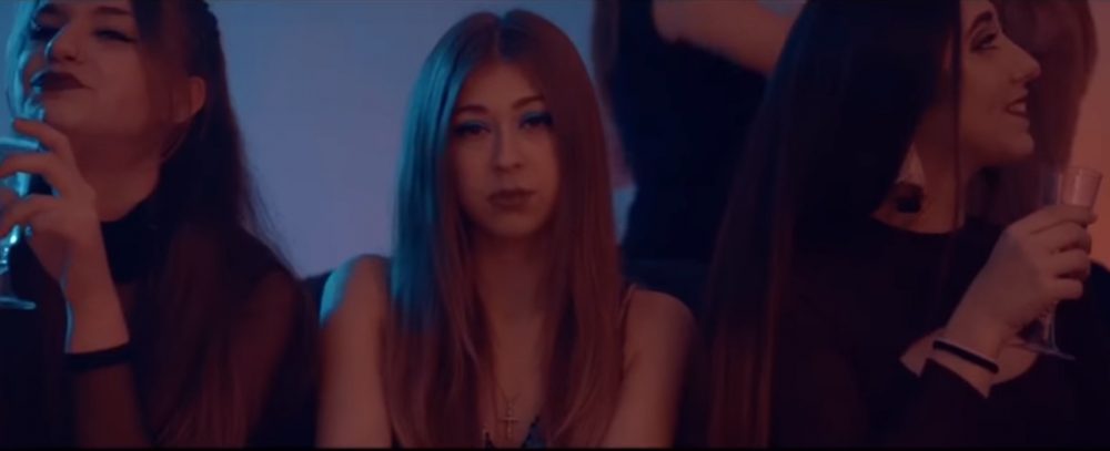 Blondie vuelve para enfrentarse a sus males en 'Sola'