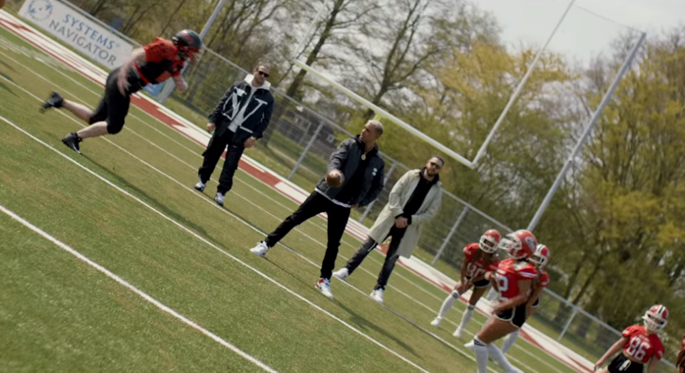 Murda, Bizzey y Kraantje Pappie hacen todo tipo de deportes en 'Stretch'