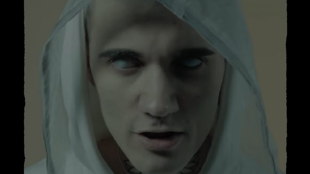 Kid Sun lo da todo por el dinero en su nuevo visual 'Pesos'