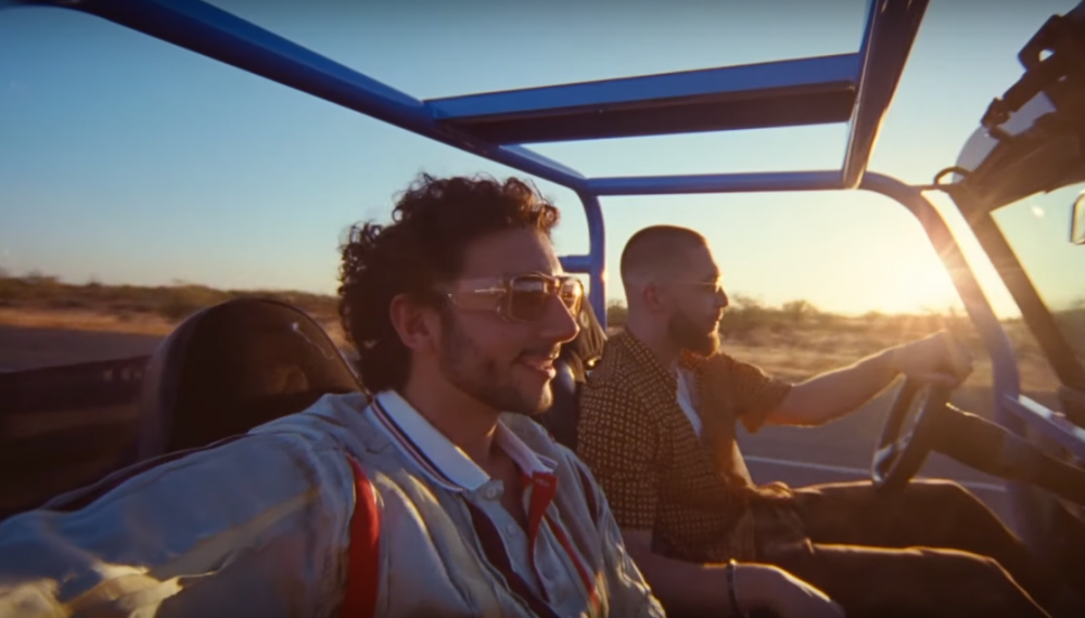 Majid Jordan y Khalid pasan un día de aventura en el clip de 'Caught Up'