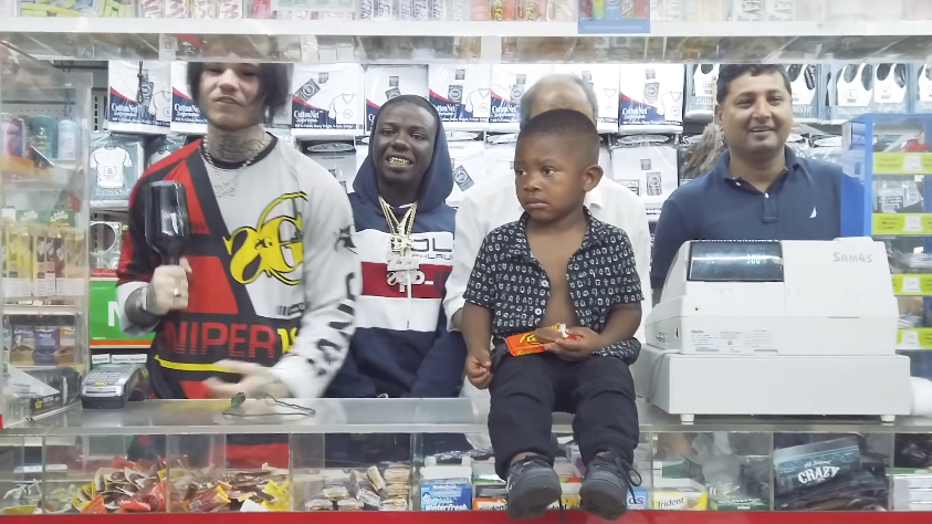 Bexey y Jackboy revolucionan el barrio en el vídeo de 'LONDON TO 1800'