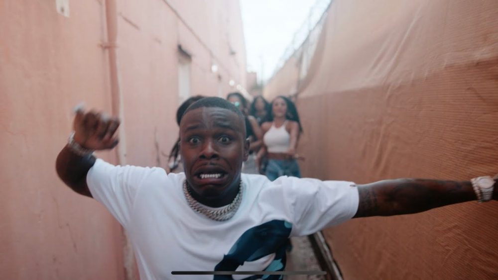 DaBaby nos enseña cómo es una fiesta de verdad en el clip de 'Vibez'
