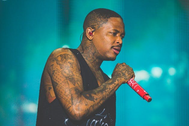 YG echa a un fan del escenario por apoyar a Donald Trump