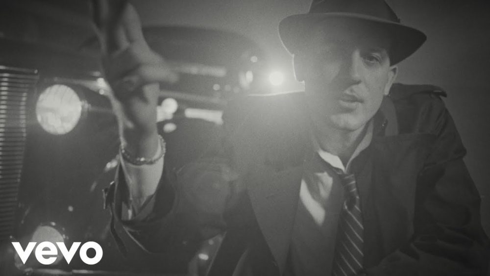 G-Eazy lo tiñe todo de blanco y negro en el videoclip de 'Hittin Licks'