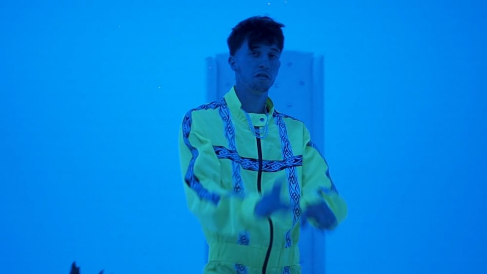 J. RYCO presenta sus nuevas credenciales en el clip de 'Calavera'