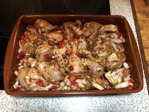 La bandeja lista para hornear pero sin papel de aluminio