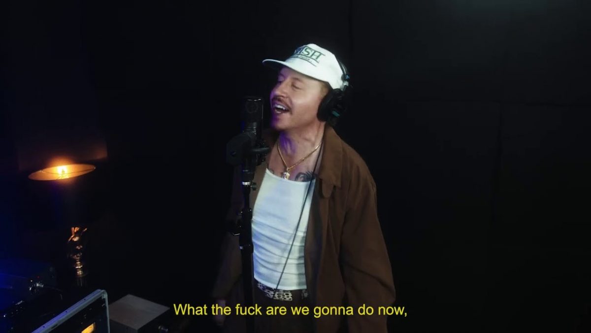 Macklemore celebra el cambio de presidente con “Trump’s Over Freestyle”