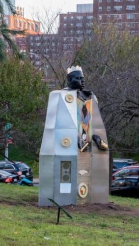 escultura biggie brooklyn