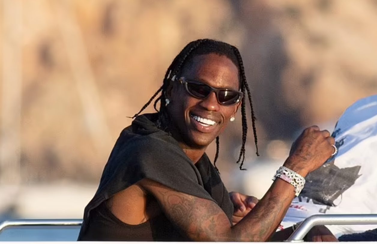 Travis Scott es visto en Ibiza con la modelo Tianna Lynnm
