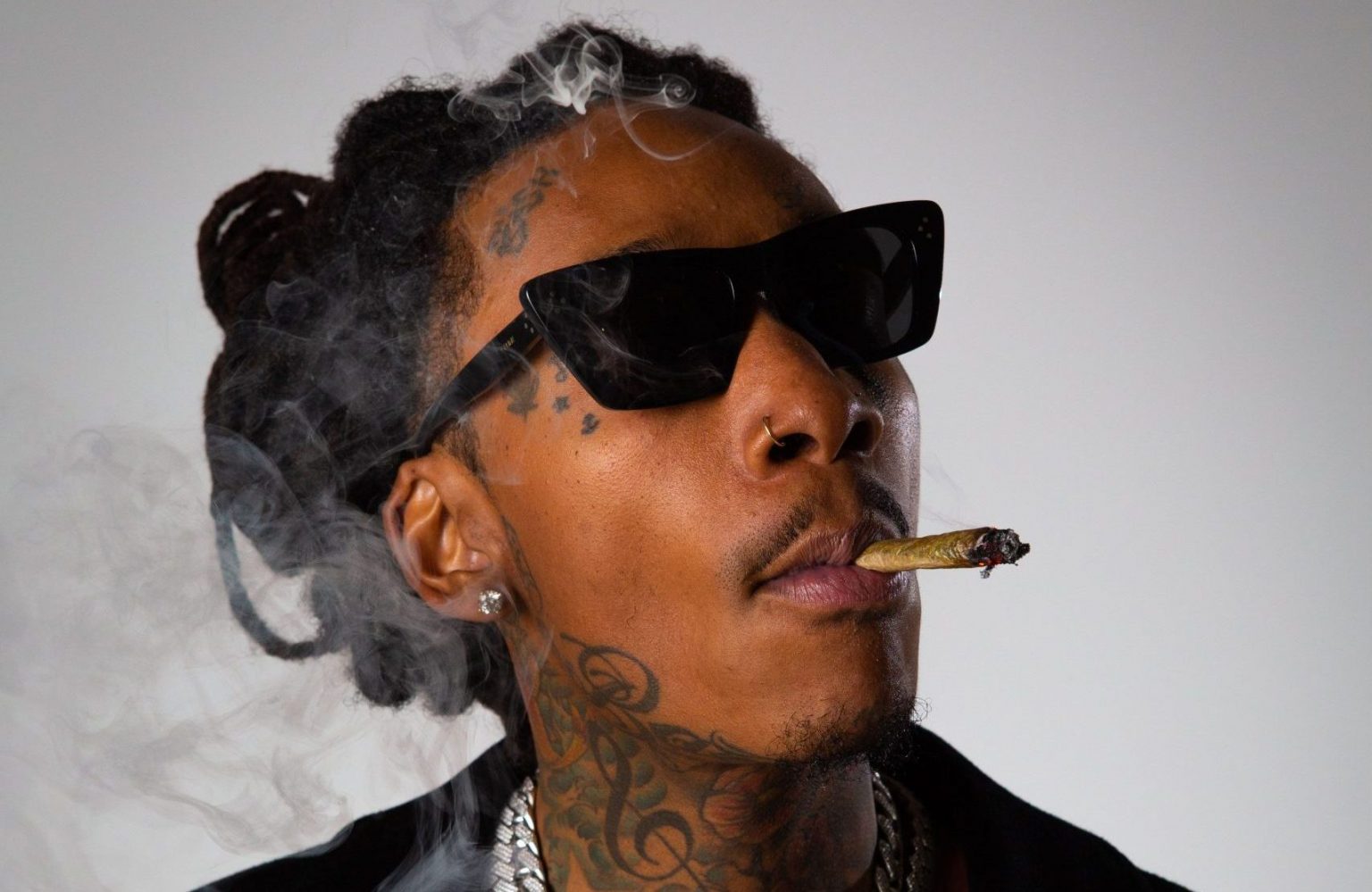 Wiz Khalifa desvela cuánto llega a fumar en un solo día
