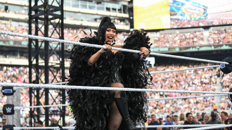 Así fue la esperada aparición de Cardi B en Summerslam (WWE)