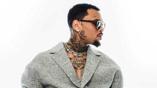 Chris Brown aparece por sorpresa en su juicio por asalto
