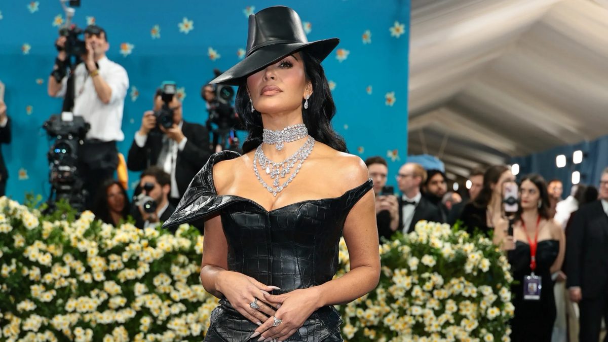 Kim Kardashian regala cachorros y PETA explota contra ella