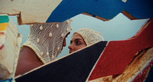 LEÏTI nos hechiza con ‘Penélope’ y un vídeo lleno de amor