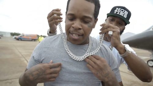 Finesse2tymes es arrestado en Texas y culpa a Moneybagg Yo