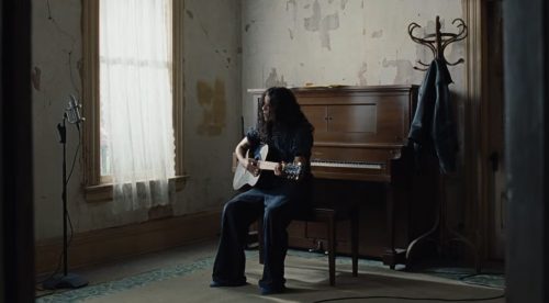 070 Shake hipnotiza con la intensidad de «If You’re Free»