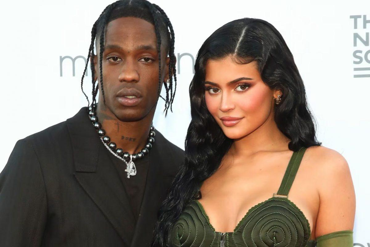 Travis Scott habla de los implantes de Kylie Jenner en su nuevo tema