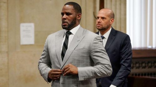 Sale a la luz una fotografía actual de R. Kelly en prisión