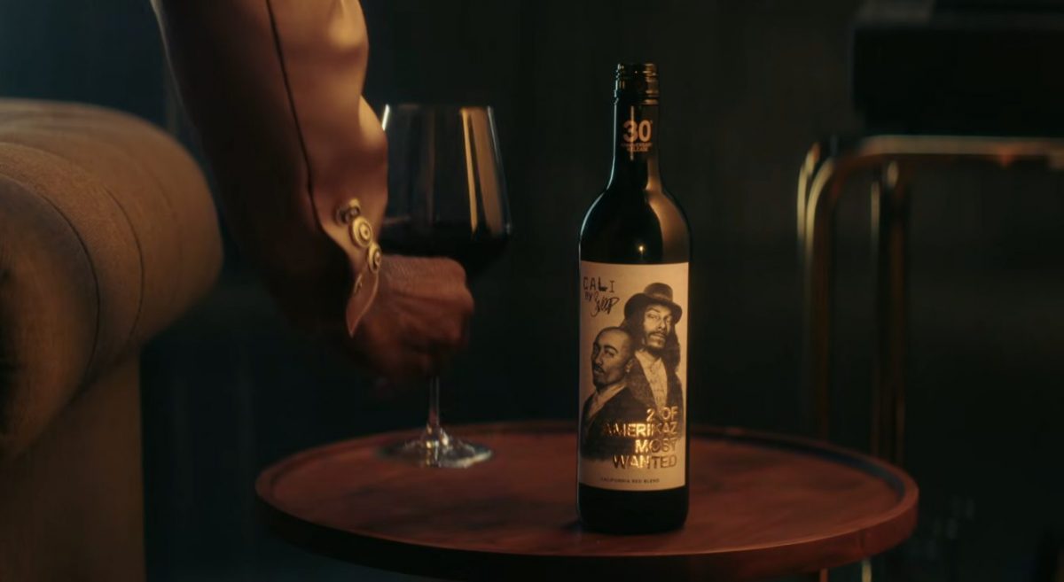 Snoop Dogg homenajea a Tupac con un vino de edición limitada