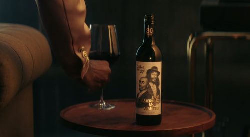 Snoop Dogg homenajea a Tupac con un vino de edición limitada