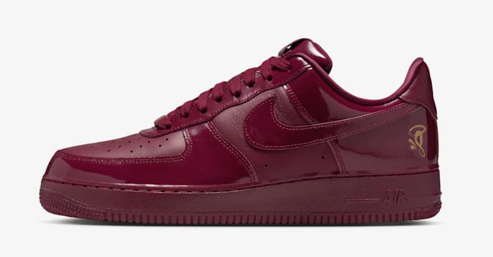 Nike AF1 Low Central Cee Syna World Dark Beetroot granate gold exclusiva UK abril 2026

