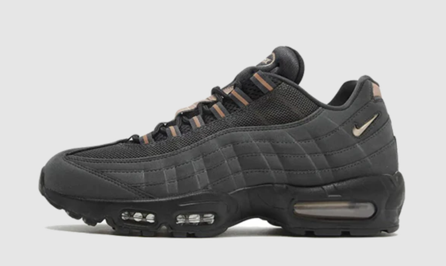 Nike Air Max 95 Central Cee Live Yours doble hangtag metalico detalle Syna World

