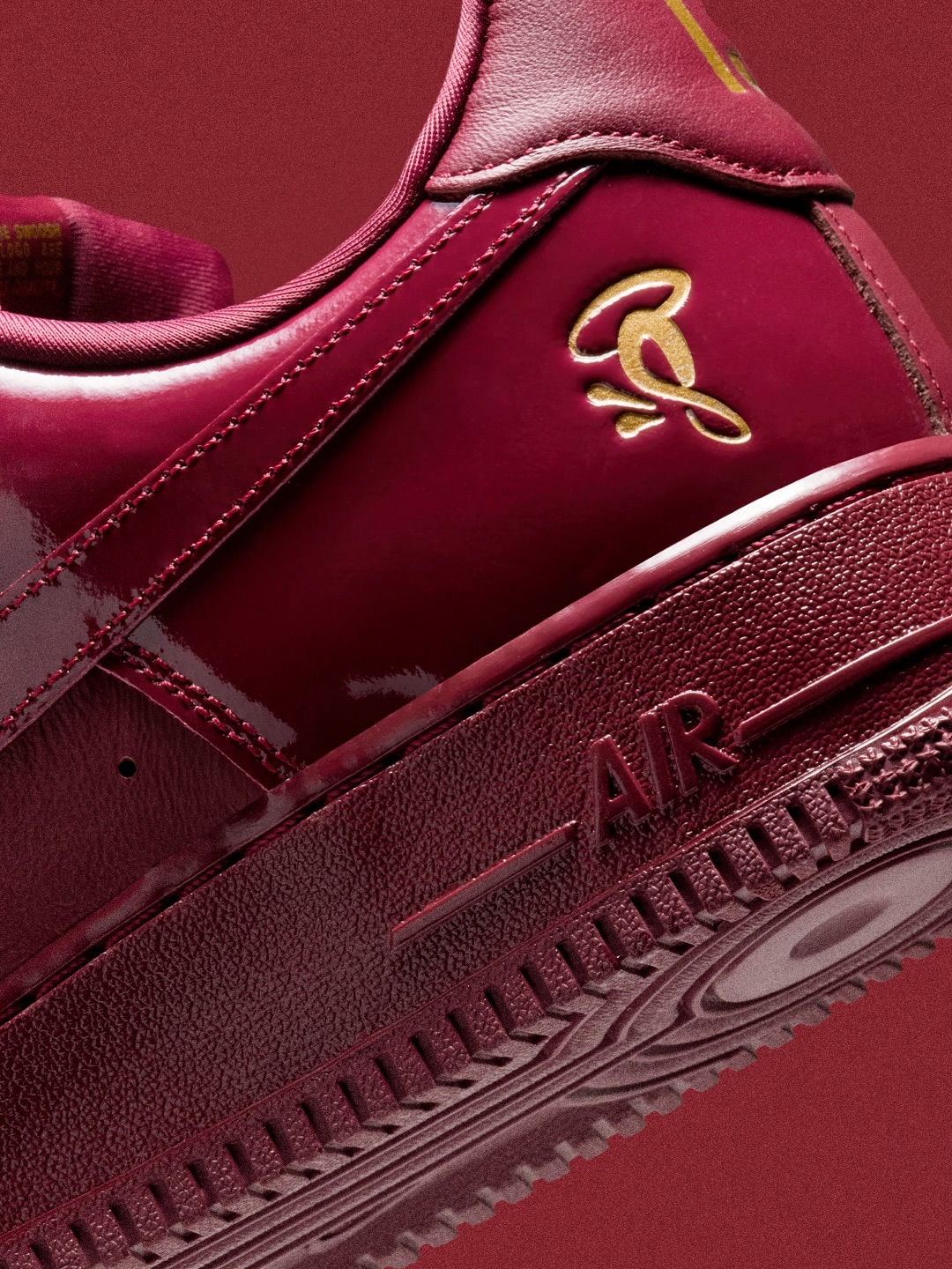 Syna World Nike logo talon zapatilla colaboracion Central Cee detalle